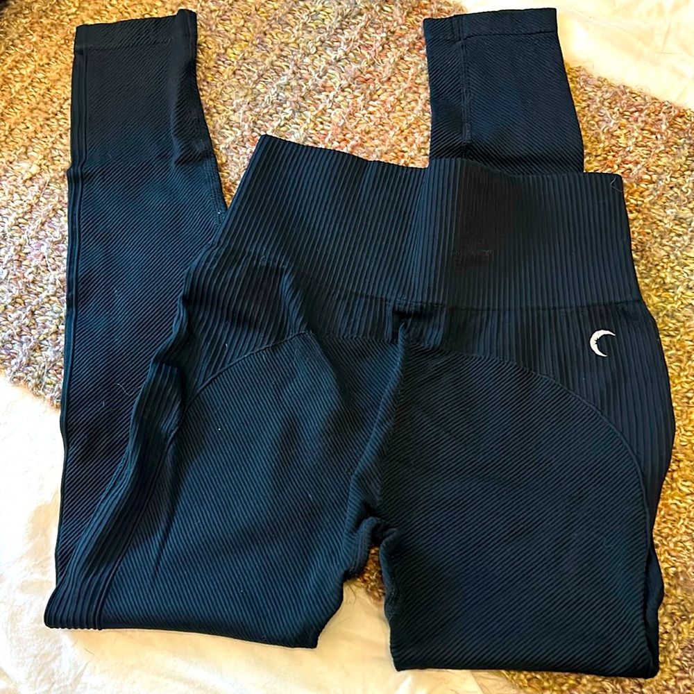 ZYIA Black Ribbed High-Waist Leggings